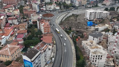 Trabzon'da yol çalışmaları gece gündüz sürüyor