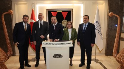  Ak Parti Genel Başkan Yardımcısı Zorlu, Başkan Şahin’i makamında ziyaret etti