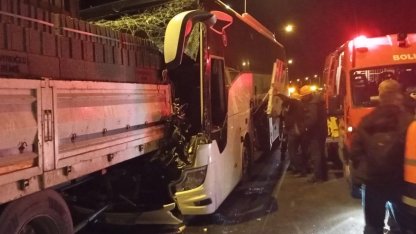 Anadolu Otoyolu'nda yolcu otobüsü TIR'a çarptı: 1 ölü, 3 yaralı