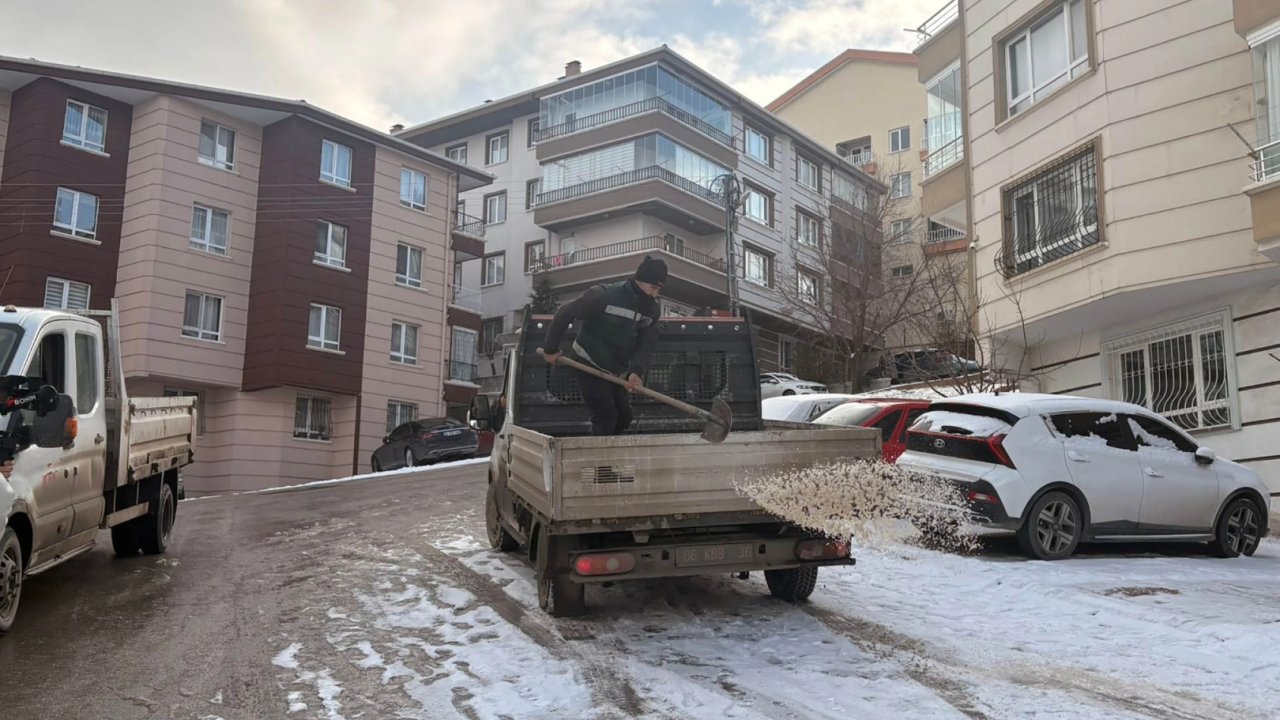 Ankara Keçiören’de karla mücadele 7/24 devam ediyor