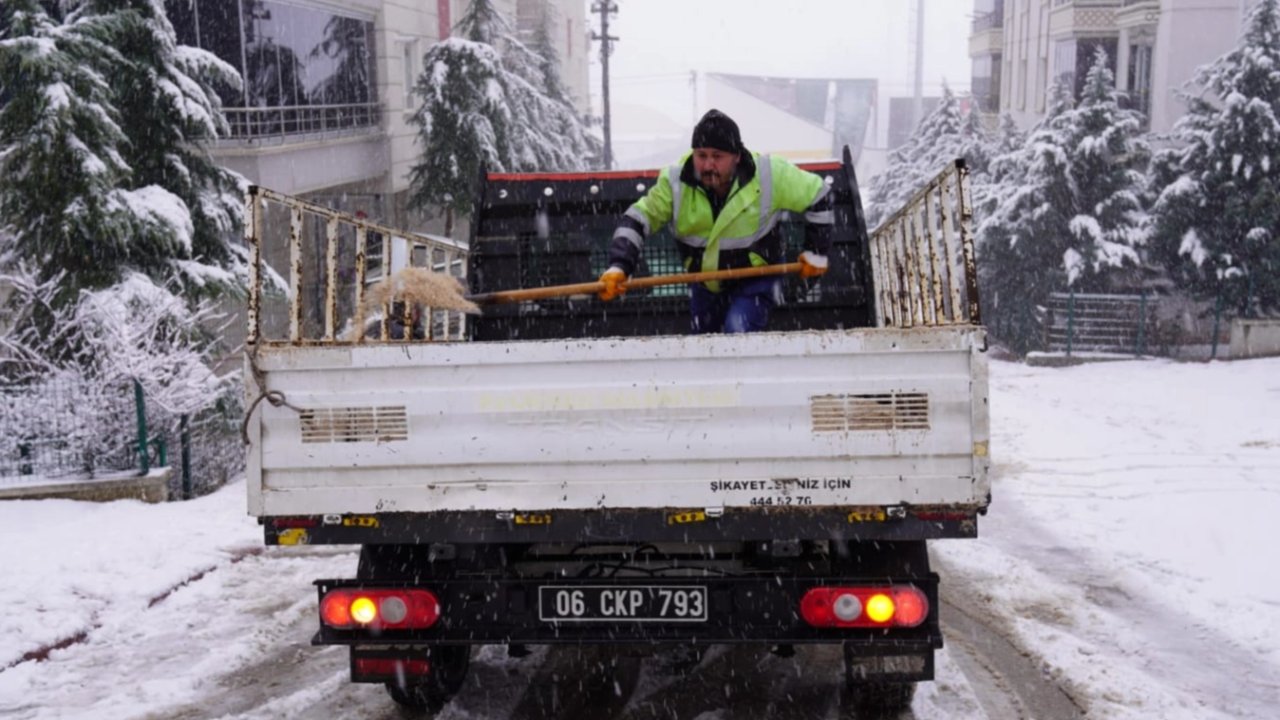 Ankara Keçiören'de karla mücadele seferberliği