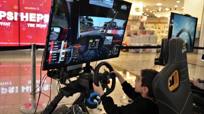 Ankara Keçiören'de öğrencilere teknoloji dolu karne şenliği