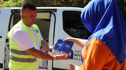 Antalya'da çocuklara 773 bin 400 litre süt desteği
