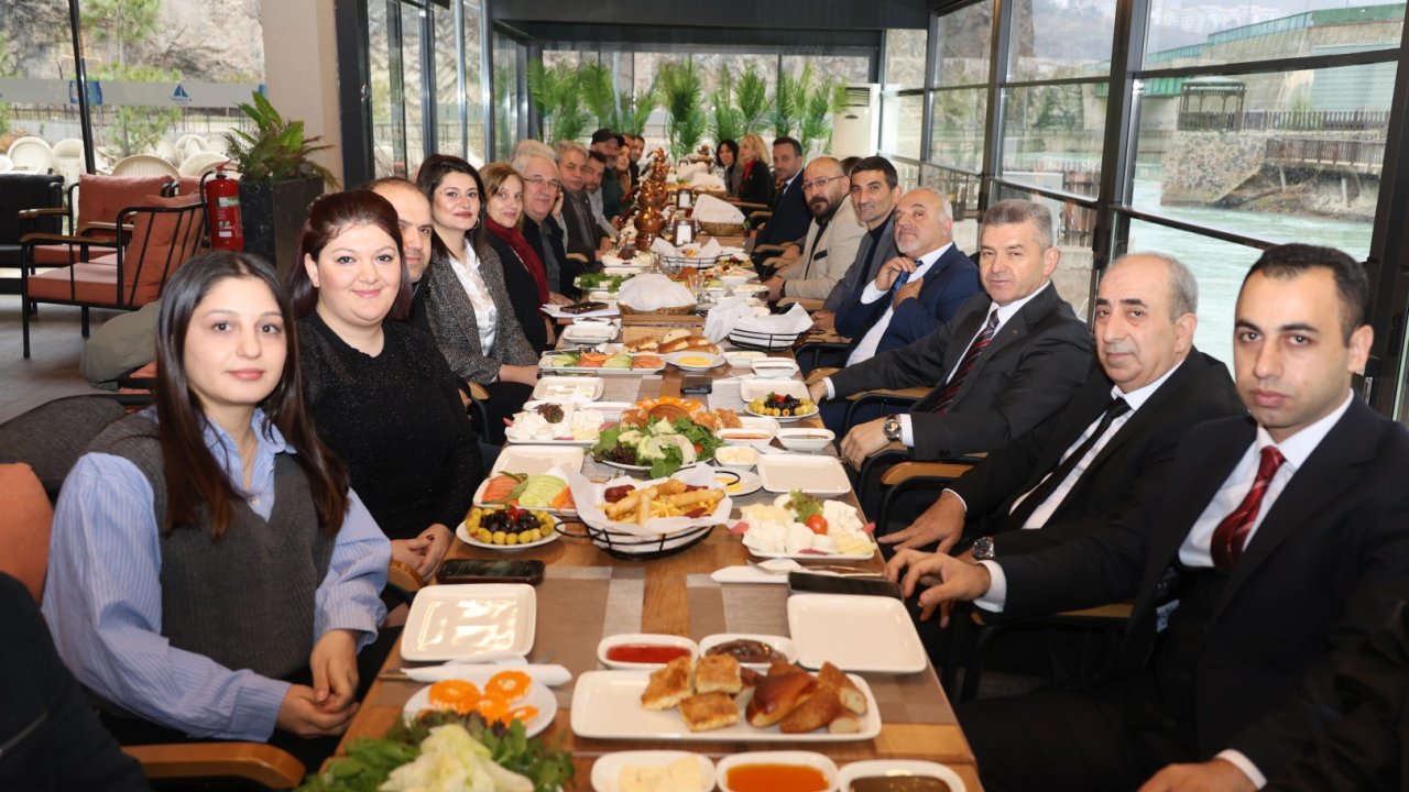 Artvin Valisi Turan Ergün gazetecilerle bir araya geldi