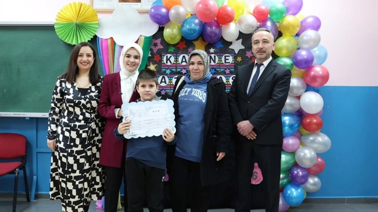 Bakan Göktaş, şehit ve gazi çocuklarının ilk karne heyecanına ortak oldu