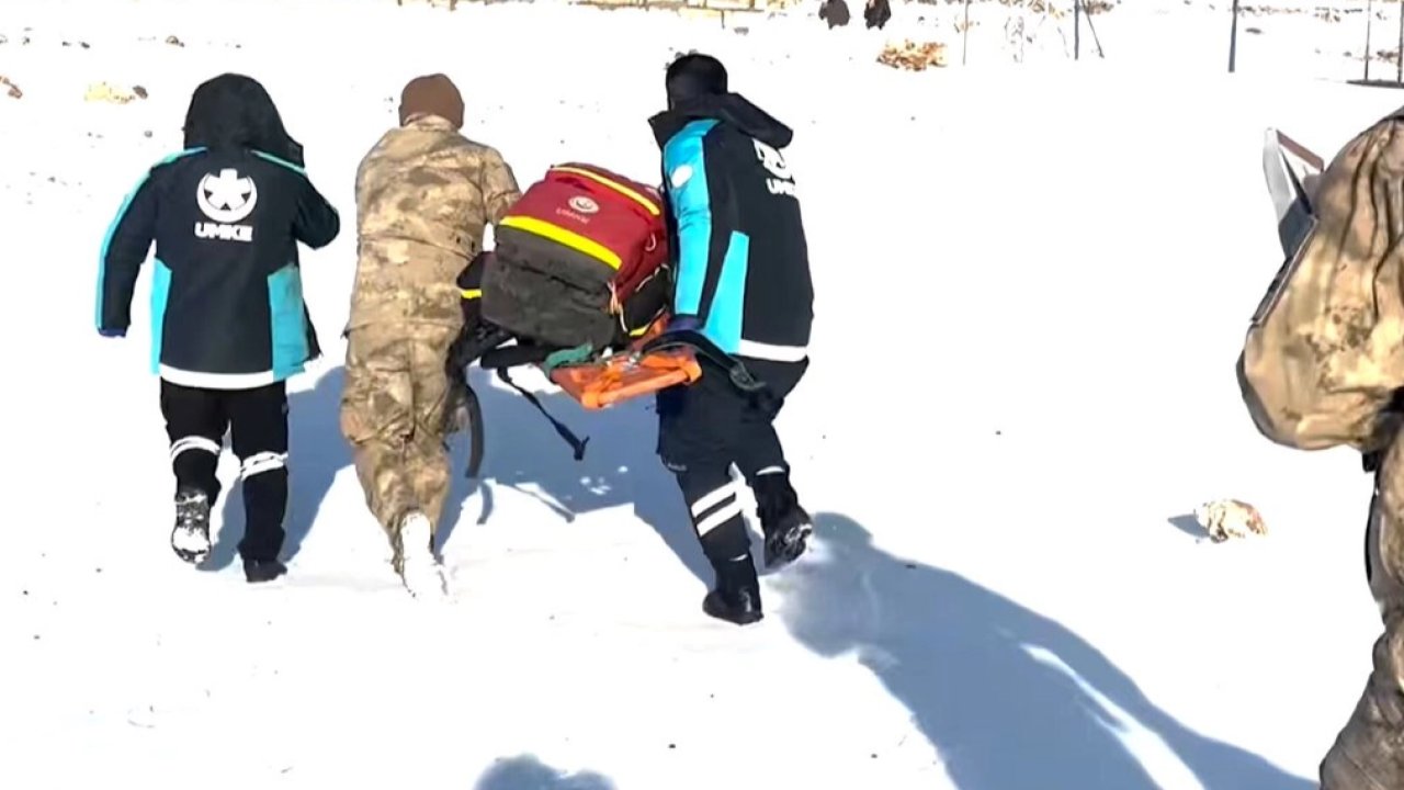 Batman'da rahatsızlanan vatandaşı Jandarma helikopterle ulaştırdı