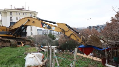 Belediye kaçak barakaları affetmedi