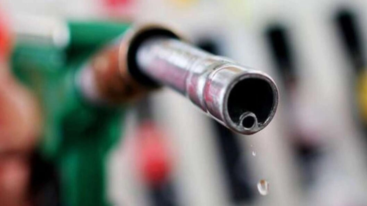 Benzin ve motorine yılın ilk zammı