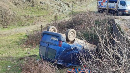 Bilecik Pazaryeri'nde araç köprüden düştü!