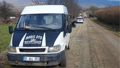 Bilecik Pazaryeri'nde motosiklet ile minibüs çarpıştı!