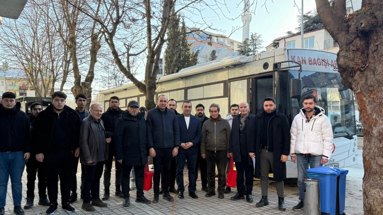 Bilecik'te MHP'lilerden Kızılay’a anlamlı bağış