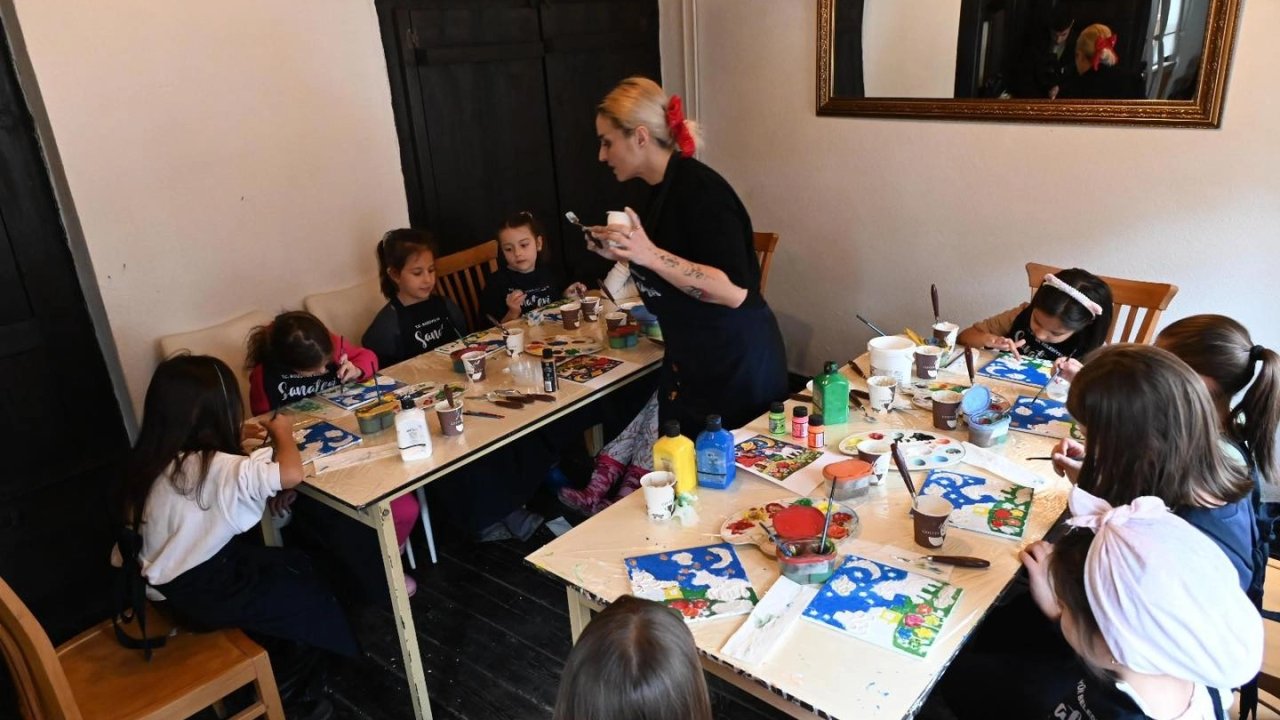 Bozüyük'te çocuklara özel sanat atölyesi