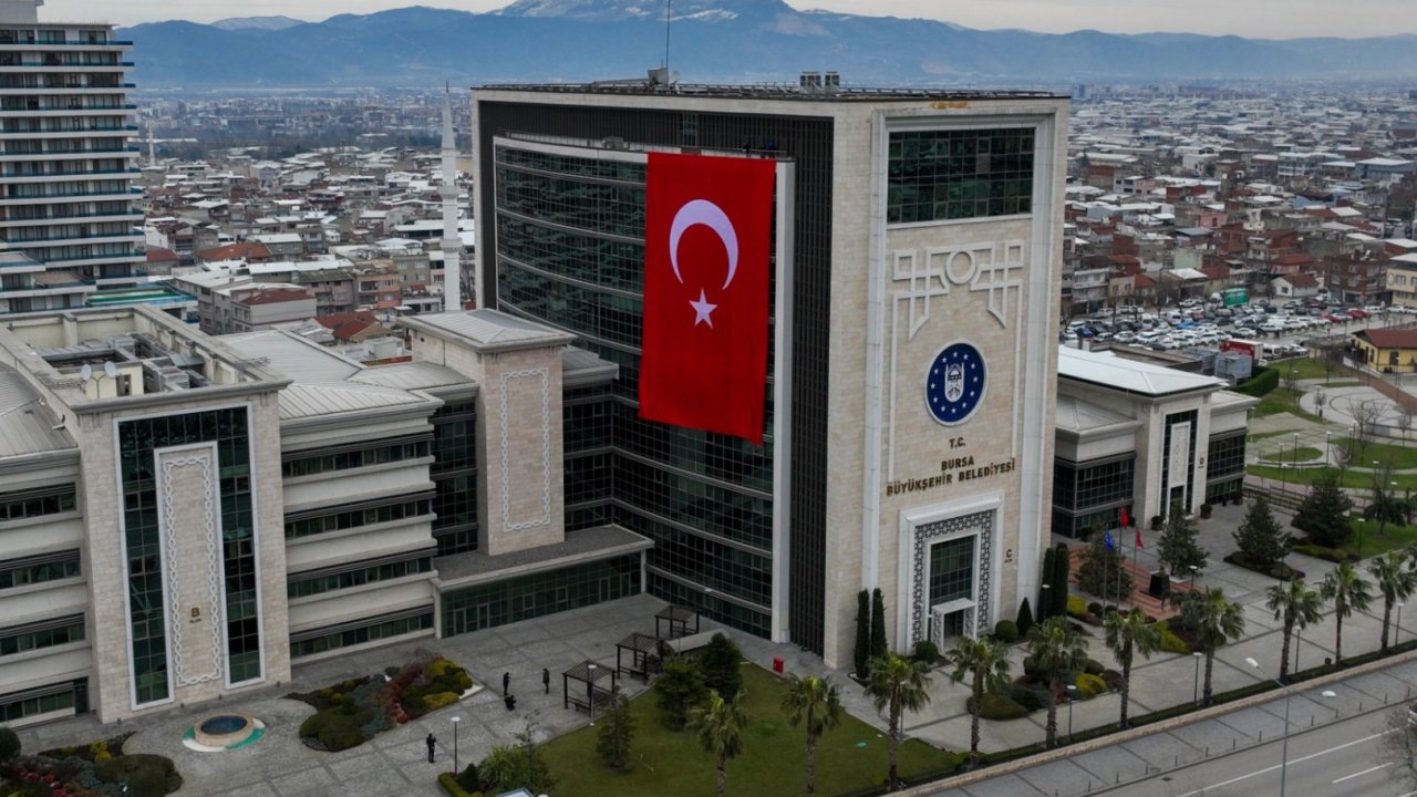 Bursa Büyükşehir, şehri Türk bayraklarıyla donatıyor