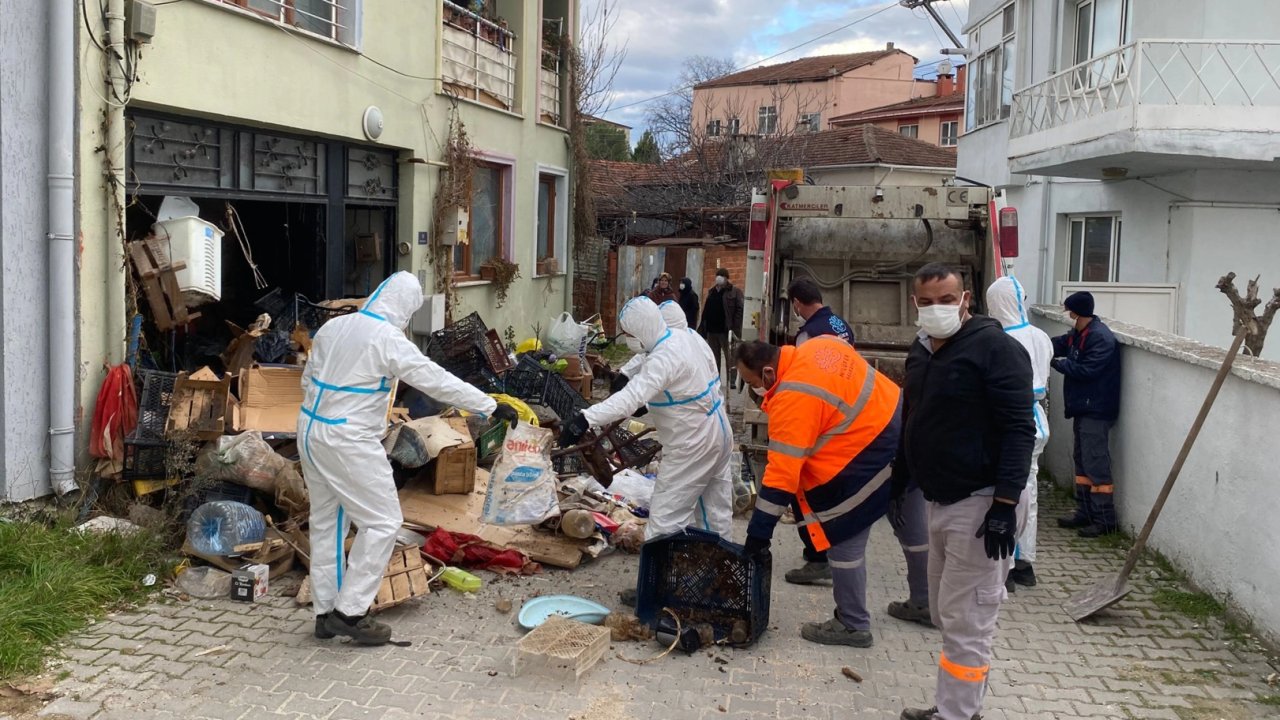 Bursa Görükle’de iki katlı çöp ev temizlendi