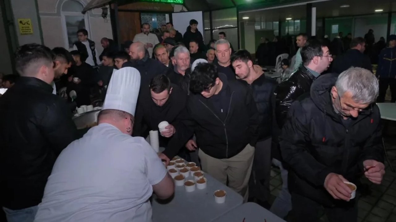 Bursa İnegöl'de helva kazanları kandil için kaynadı