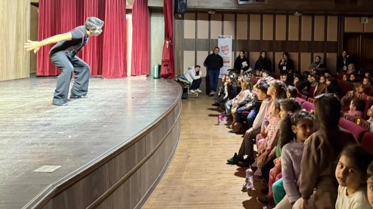 Bursa İnegöl'de Tiyatro Festivali coşkusu sürüyor