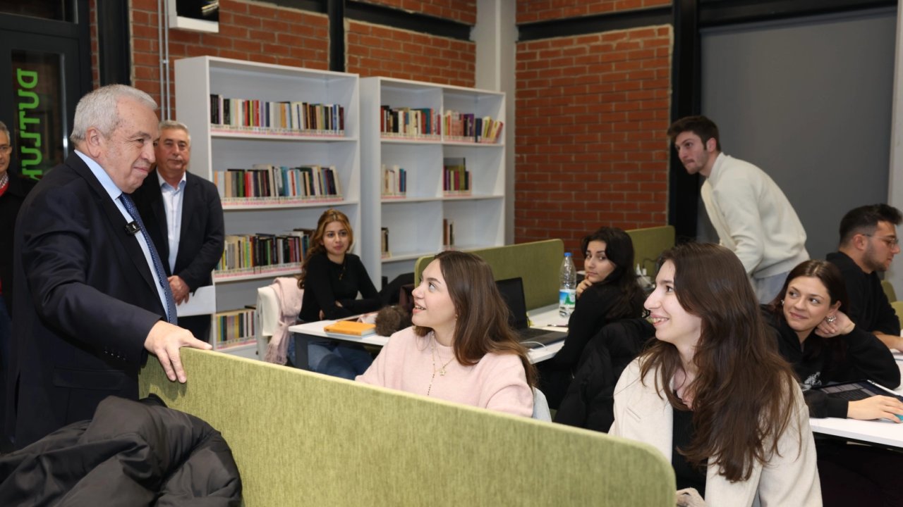 Bursa Nilüfer'de Başkan Özdemir'den gençlere finaller öncesi moral ziyareti