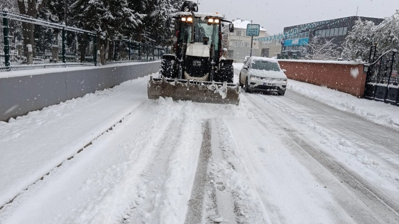 Bursa Nilüfer’de kar yağışına karşı kesintisiz mesai