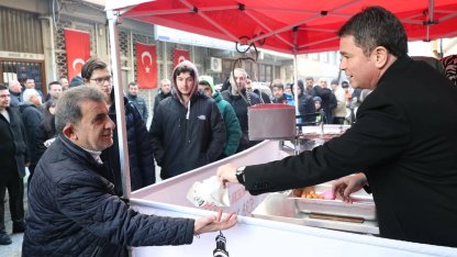 Bursa'da Başkan Aydın’dan kayınvalidesinin hayrına lokma ikramı