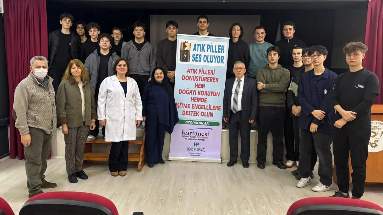 Bursa'da liseliler atık pillerle umut oluyor