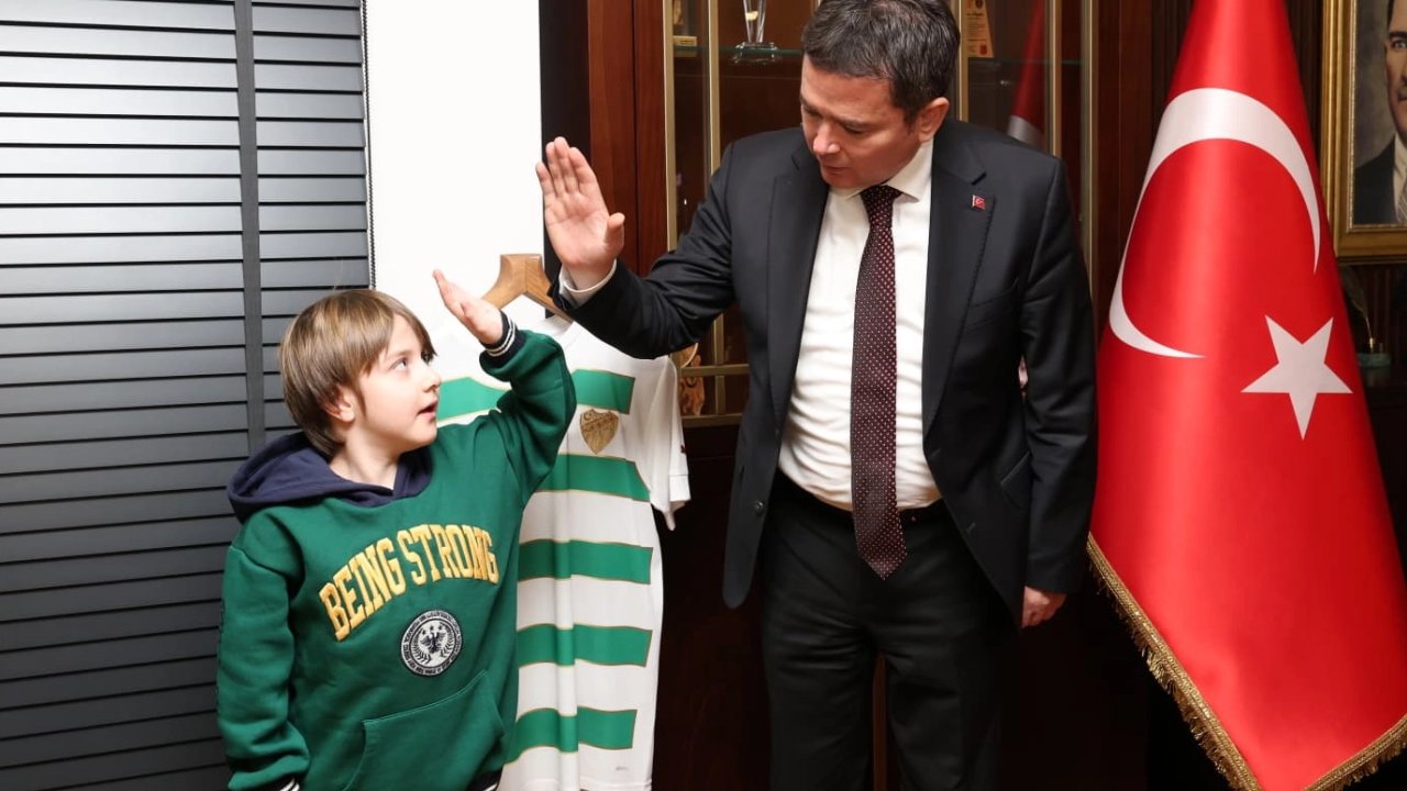 DMD hastası Yağız Efe'ye Başkan Aydın'dan destek