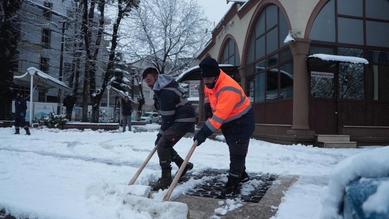 Düzce'de kar mesaisi