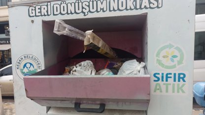 Edirne Keşan'da tekstil kumbarası çöp kutusuna döndü