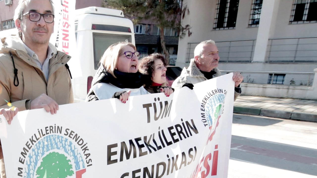 Emeklilerden zam tepkisi: “Açlık sınırının altında yaşıyoruz”