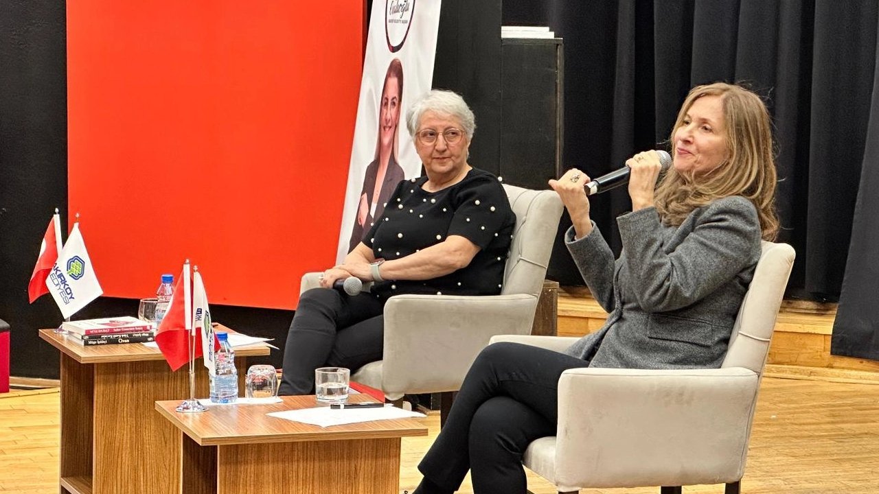 İstanbul Bakırköy'de Müge İplikçi söyleşisi