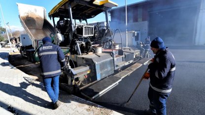 İzmir Bornova’da yol seferberliği sürüyor