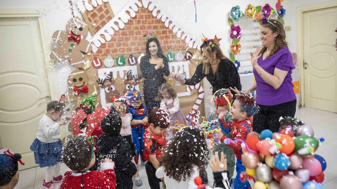 İzmir Bornovalı miniklerin yeni yıl coşkusu