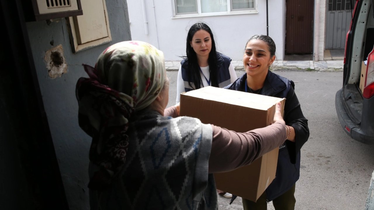 İzmir Çiğli'de gıda kolisi seferberliği