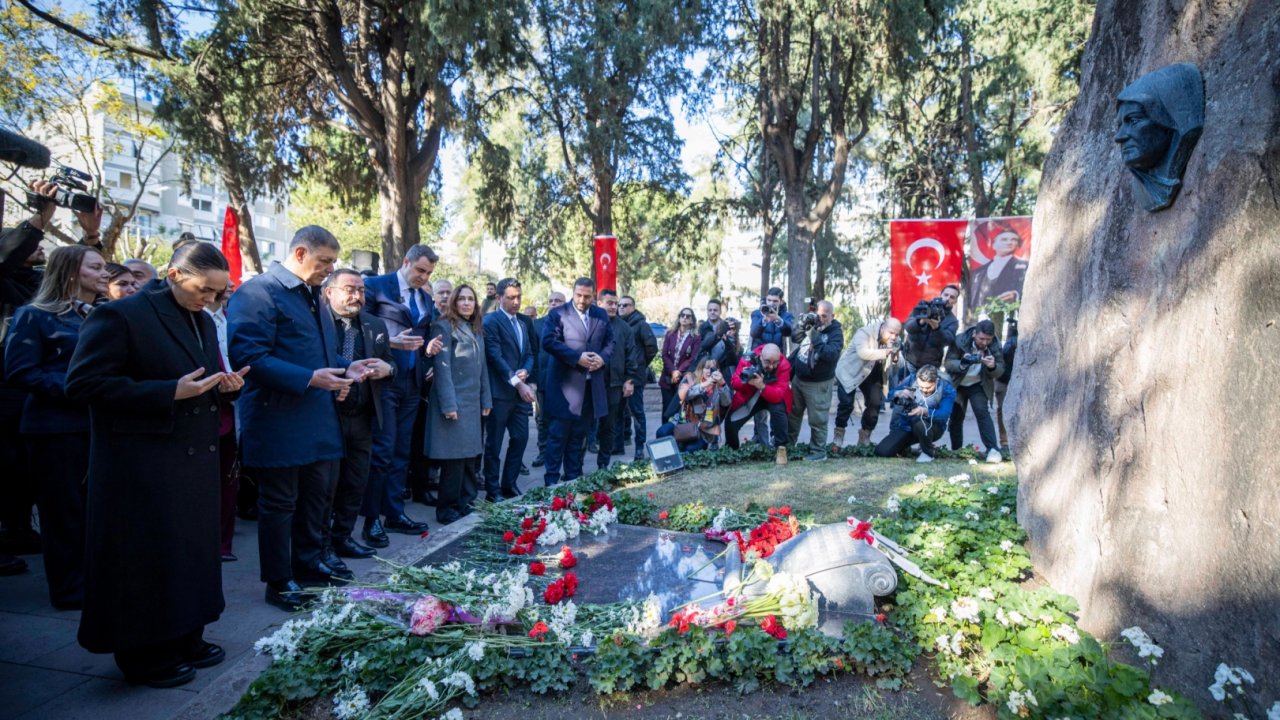 İzmir'de Zübeyde Hanım’a duygusal anma