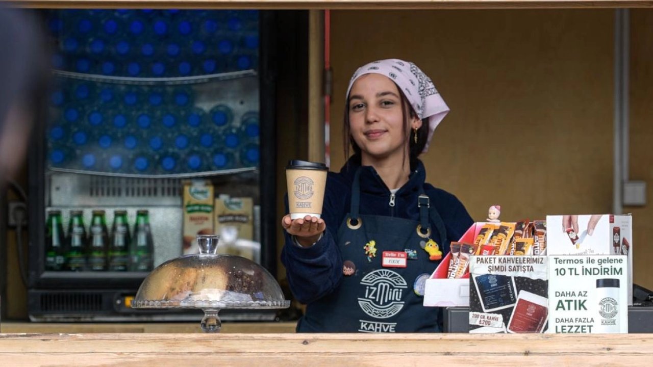 İzmirli Kahve’den bir milyon bardaklık rekor