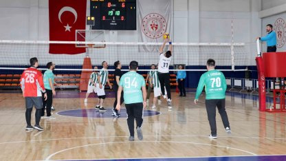 Karatay’da birimler arası voleybol turnuvası başladı