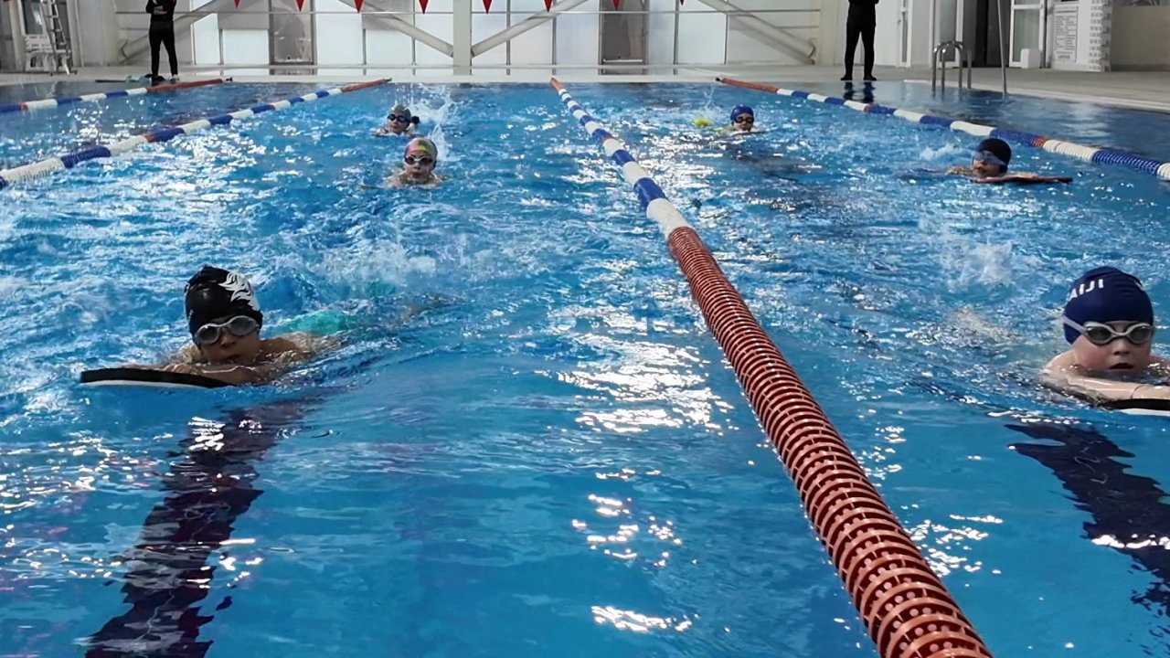 Kocaeli Çayırova’da yüzme havuzuna 20 bin kişi ilgi gösterdi