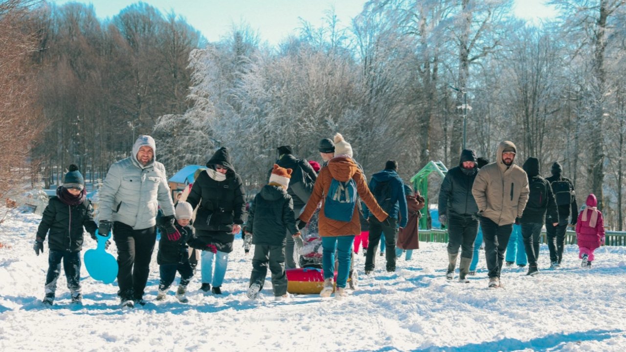 Kocaeli Kuzuyayla’da kar keyfi kış masalına dönüştü