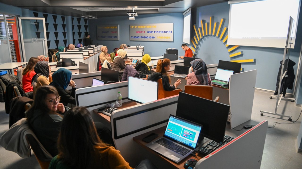 Konya Selçuklu’da öğretmenlere yapay zeka atölyeleri başladı