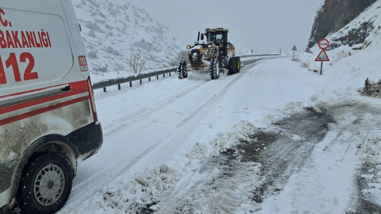 Malatya'da karla mücadele çalışmaları aralıksız devam ediyor