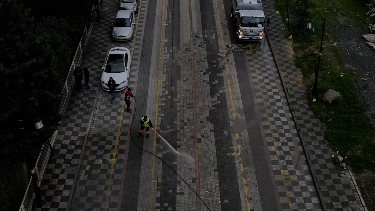 Maltepe’de mahalle temizlik seferberliği devam ediyor