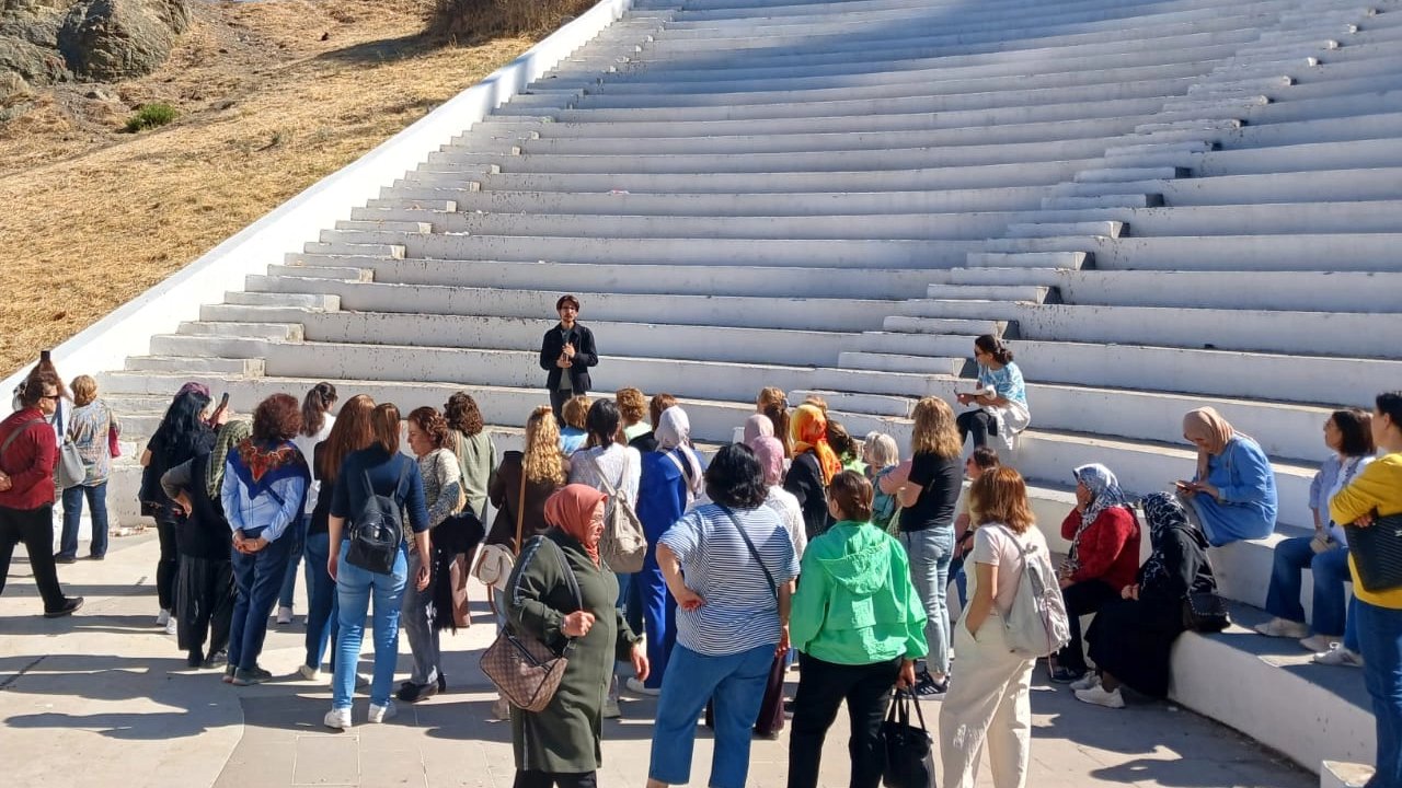 Manisalı binlerce kadın kültürel gezilerde buluştu