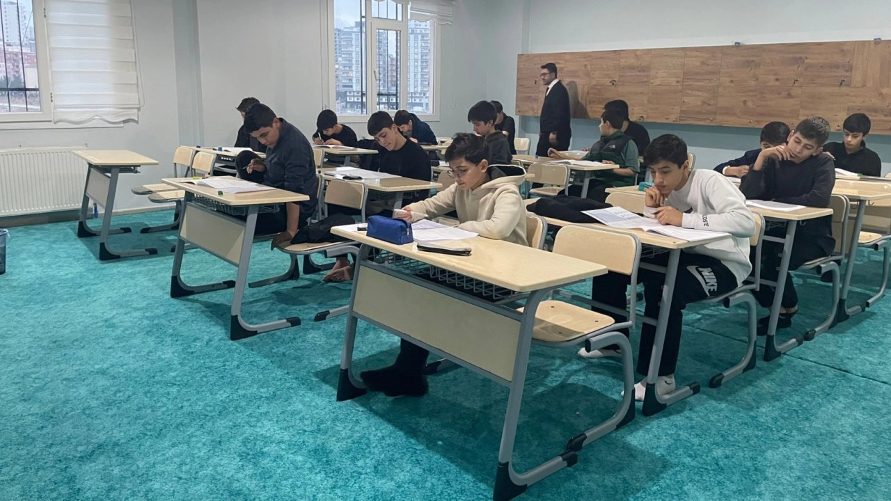 Mardin'de hafız öğrencilerin akademik başarısı takdir topluyor