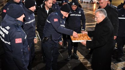 Memduh Büyükkılıç'tan yılbaşında gece mesaisi