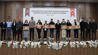 Midyat’ta üniversitelilere 252 dizüstü bilgisayar desteği