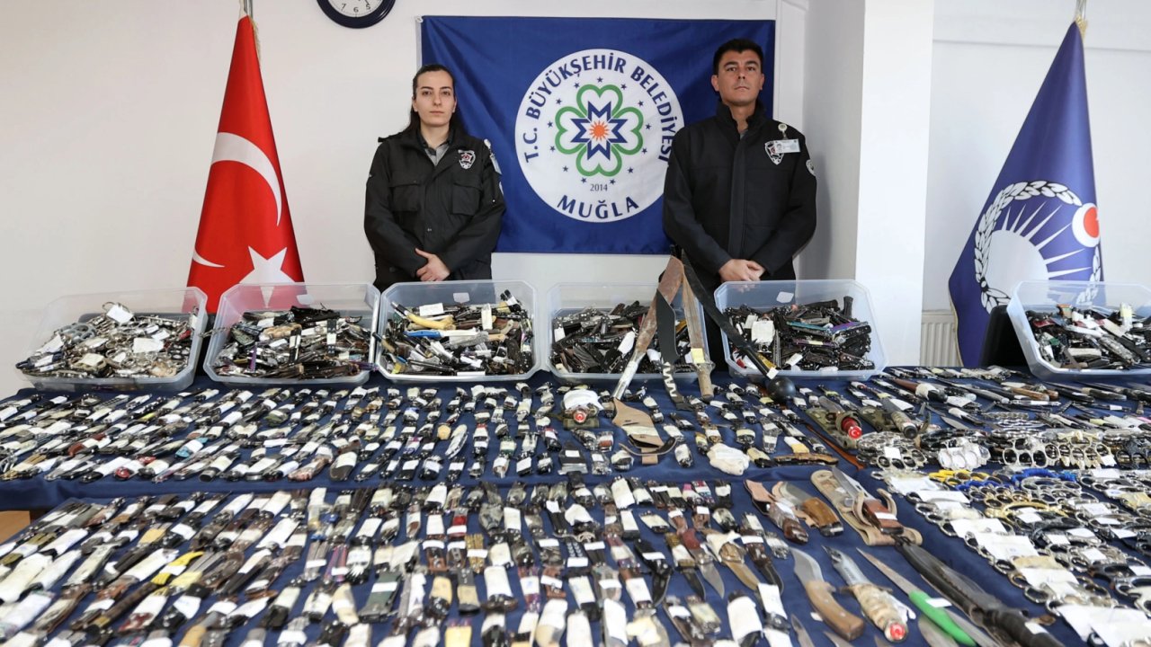 Muğla otogarlarında sıkı güvenlik... 2 bin 520 kesici alet ele geçirildi