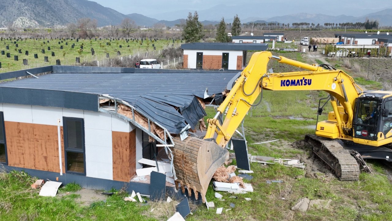 Muğla'da Ortaca Belediyesi kaçak yapılara müdahale etti