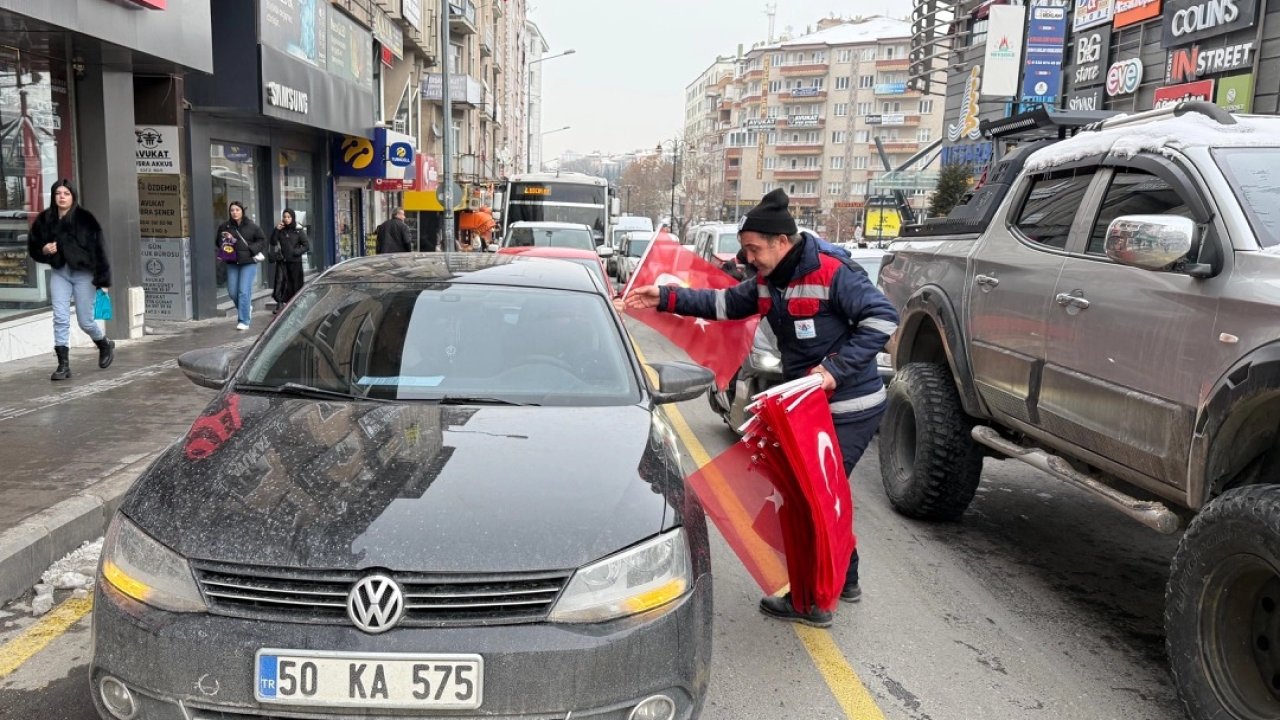 Nevşehir’de sokaklar Türk bayraklarıyla donatıldı