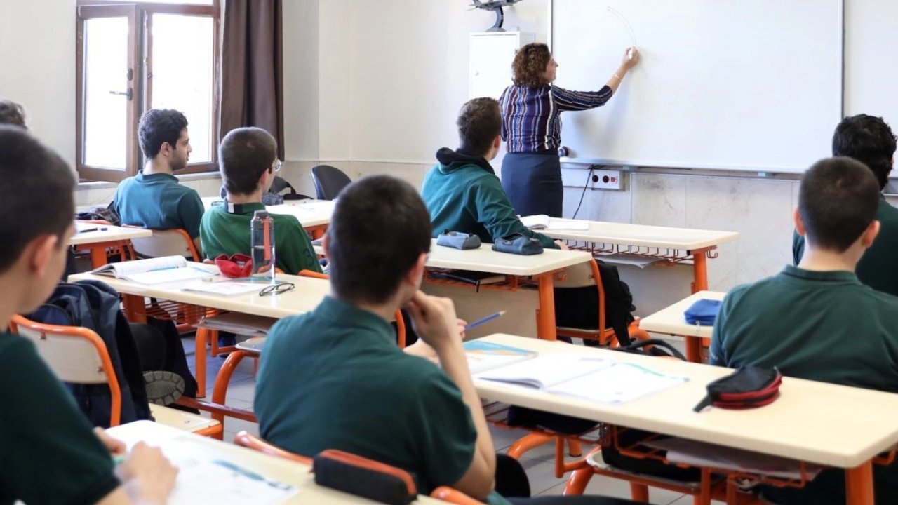 Öğretmenlerin yer değiştirme takvimleri belli oldu