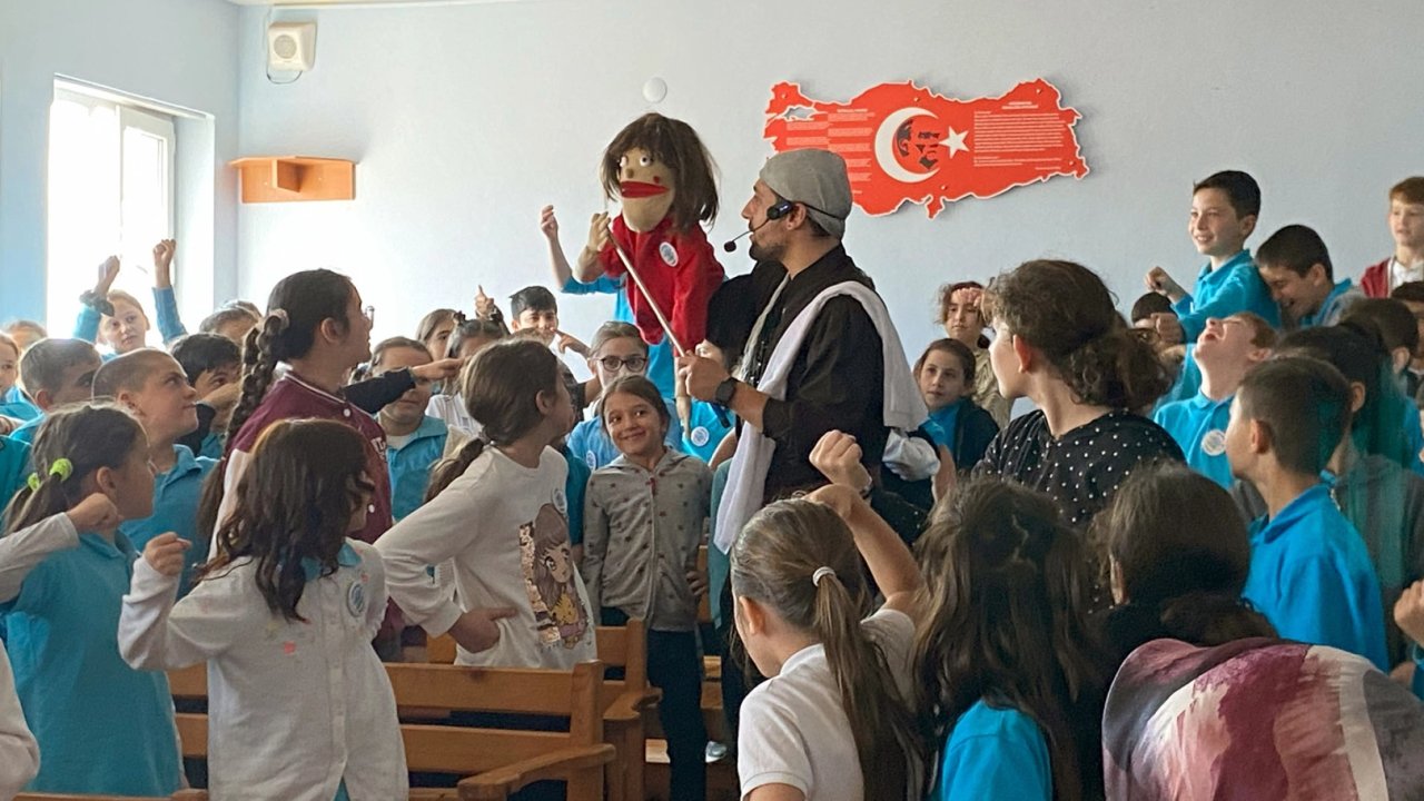 Sakarya'da “Akça” çocuk tiyatrosu miniklerle buluştu