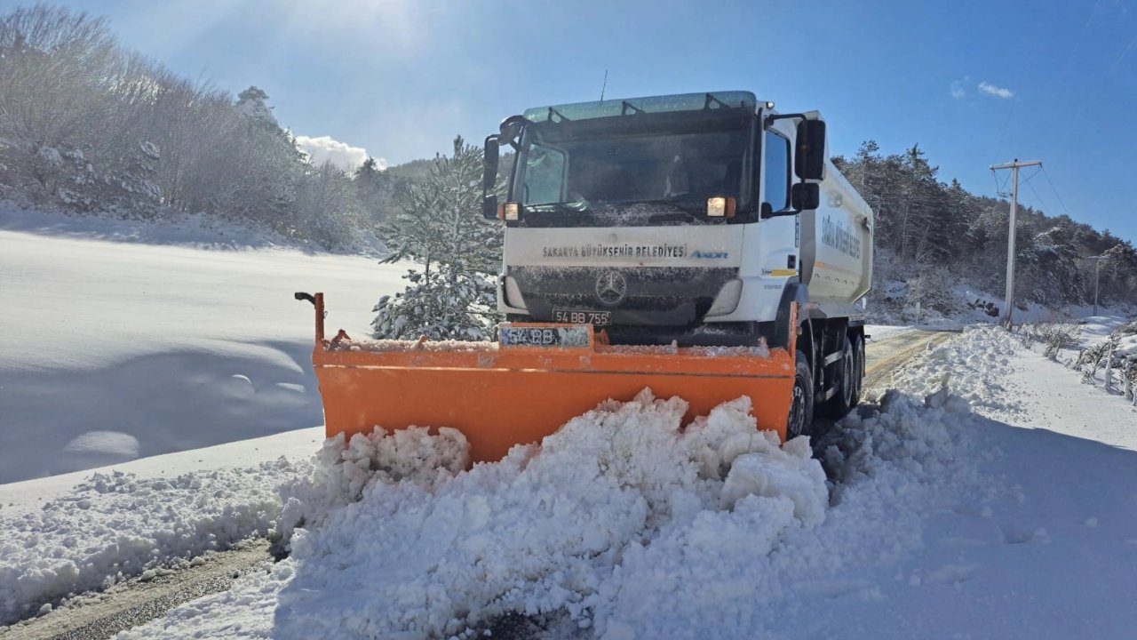 Sakarya'da son durum... 31 grup yolu ulaşıma açıldı